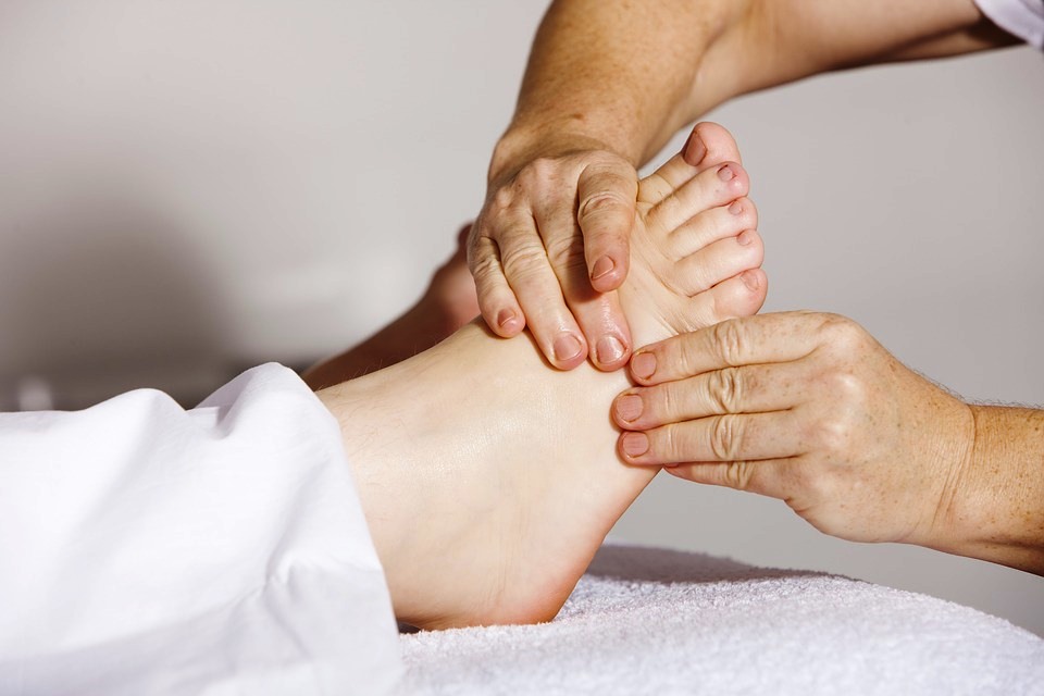 Corso di Riflessologia Plantare: massaggio piedi - Accademia Italiana  Massaggio