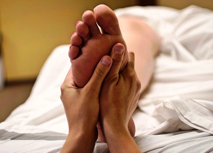 Massaggiatore piedi: riflessologia plantare – Accademia Italiana Massaggi