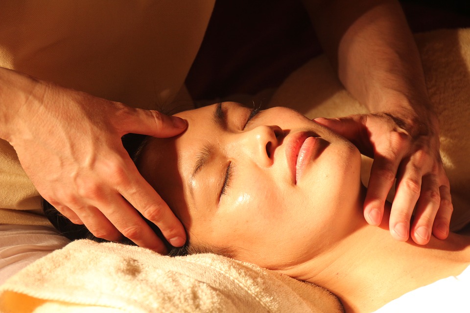 Il massaggio facciale e l'arte di stimolare le terminazioni nervose - AIM