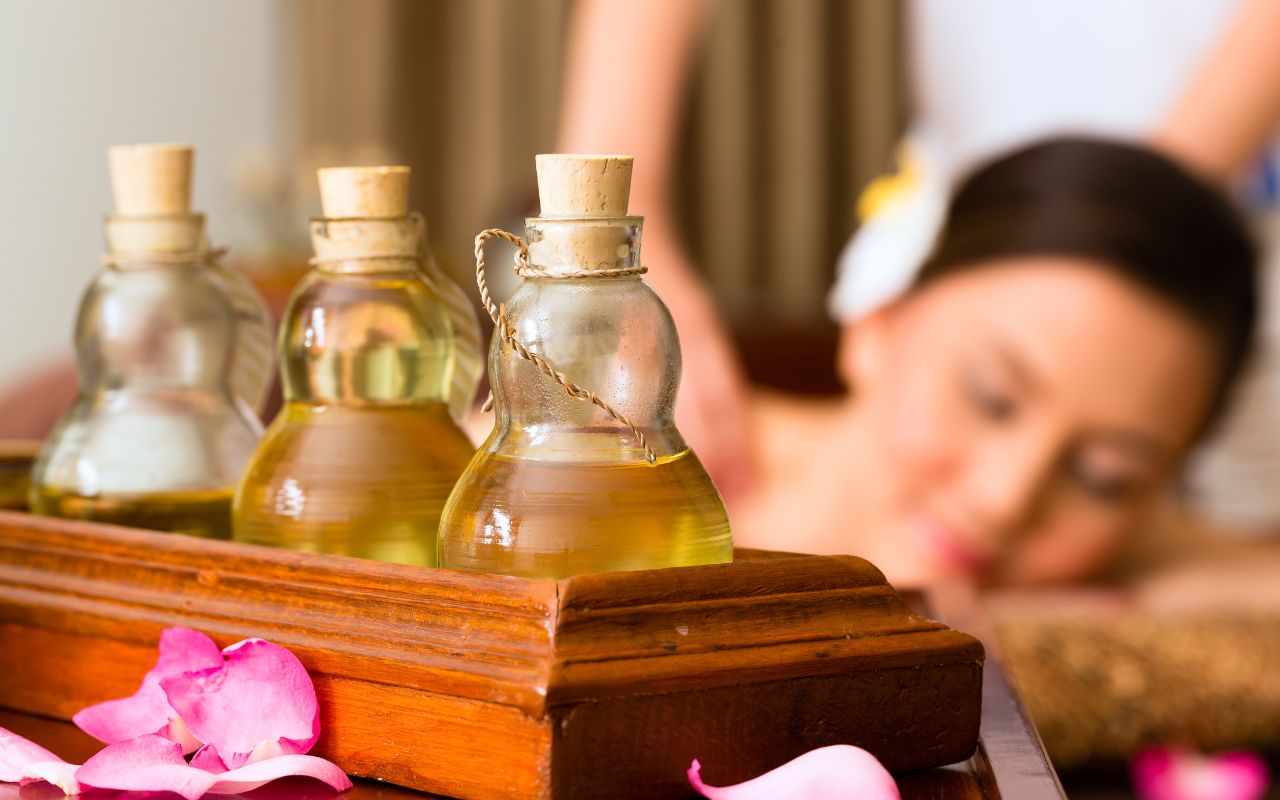 Massaggio cervicale con oli essenziali